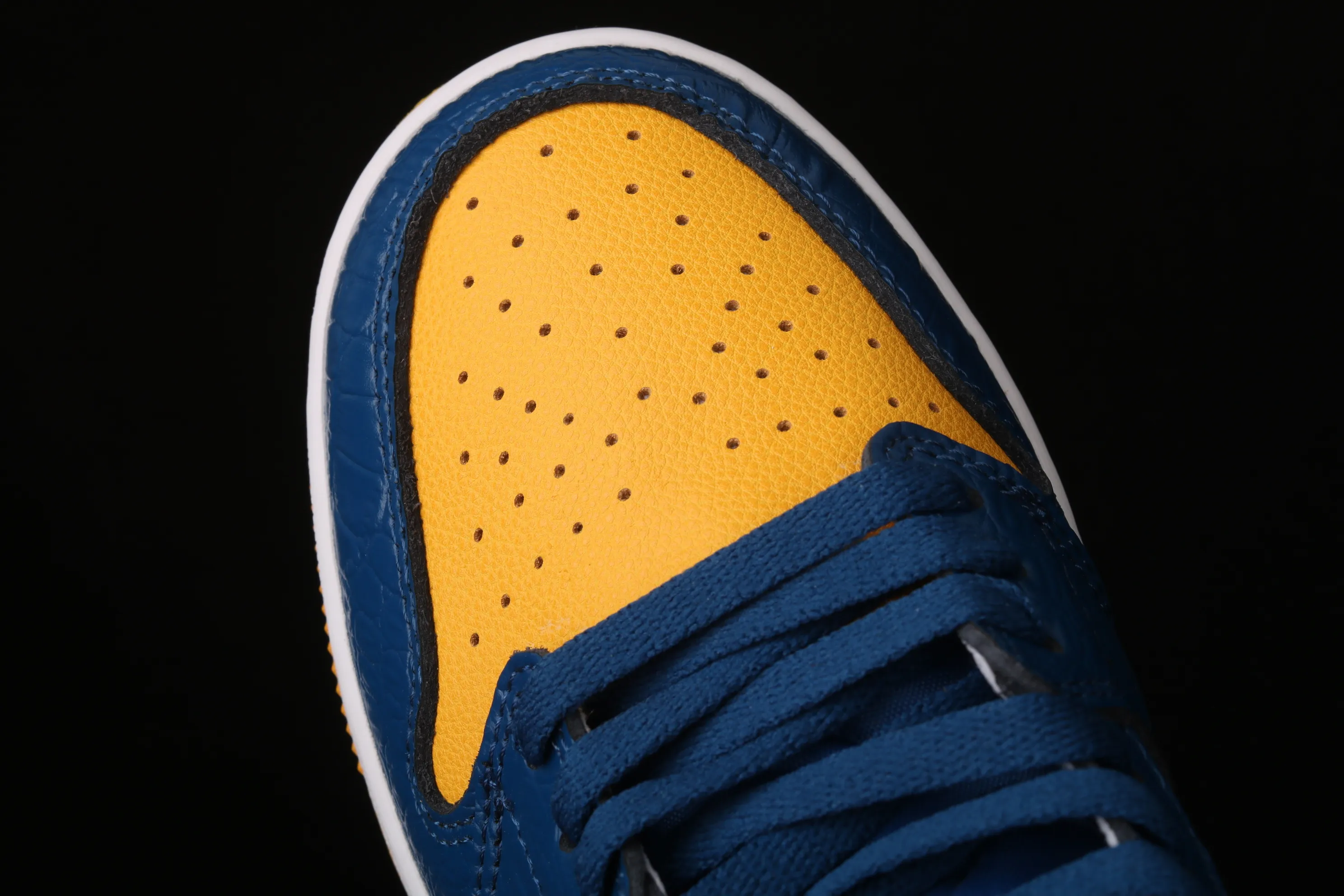 All categories Air Jordan Jordan series basketball shoes Air Jordan 1 Mid Air Jordan 1 Mid AJ1 Joe 1 candy color snake pattern stitching mid-top versatile casual sports sneakers CZ6909-100
